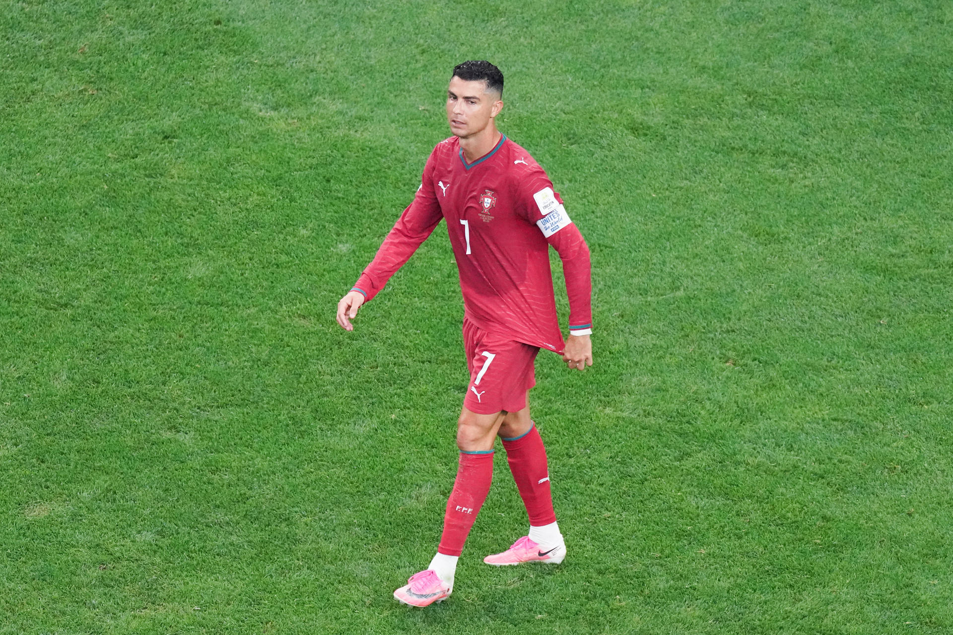 Cristiano Ronaldo, de Portugal, reacciona al finalizar un partido de los octavos de final del Mundial de la FIFA 2026 entre Portugal y España en el estadio AT&T en Arlington (Estados Unidos). EFE/ Kenneth Fernández