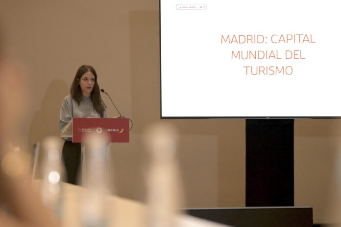 La directora general de Turismo y Hostelería de la Comunidad de Madrid, Laura Martínez Cerro, habla durante una rueda de prensa este lunes, en Monterrey (México). EFE/Miguel Sierra
