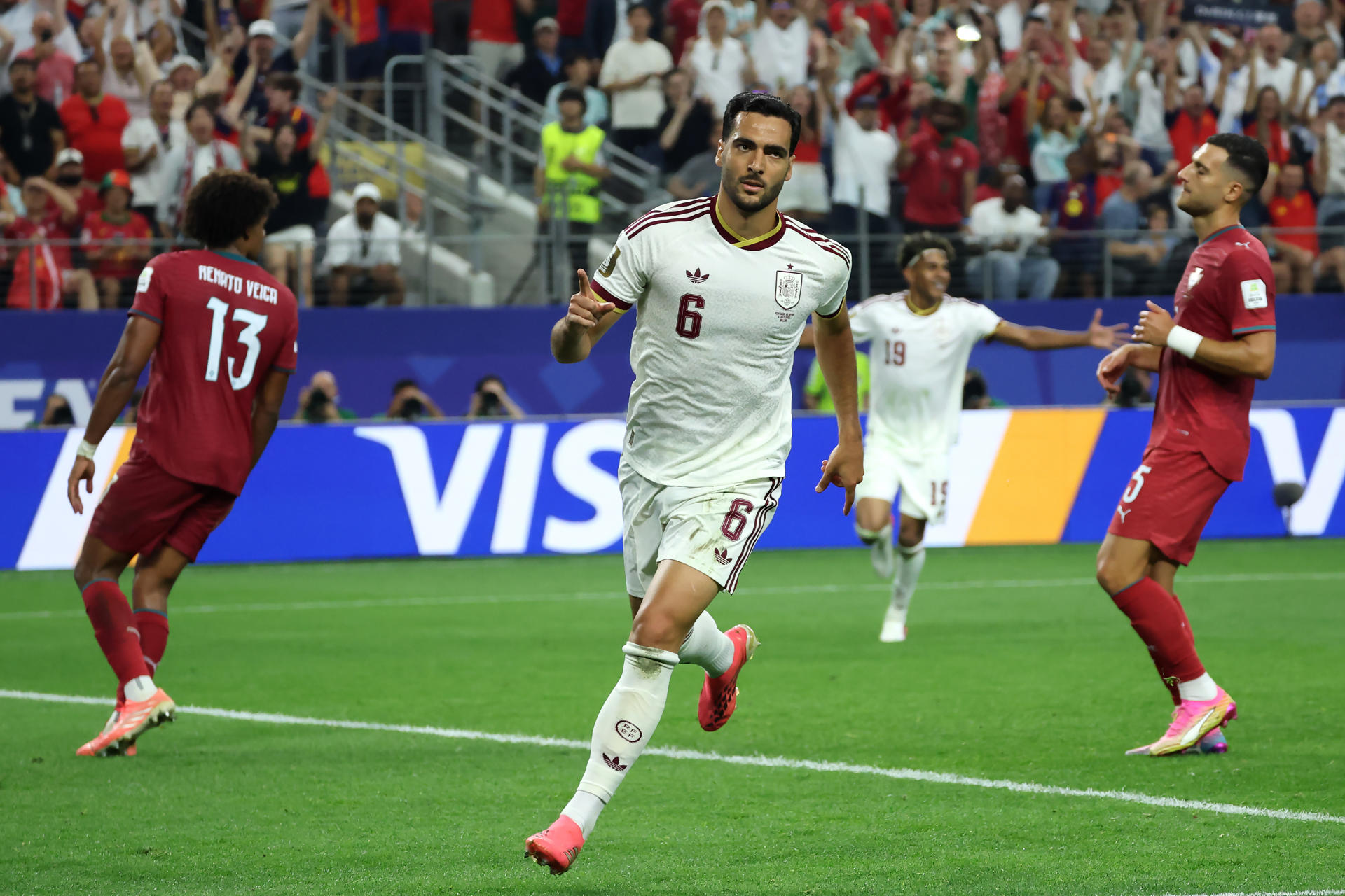 Mikel Merino, de España, celebra su gol, que le dio a España el triunfo por 1-0 y la clasificación a cuartos de final del Mundial 2026. EFE/ Lavandeira Jr
