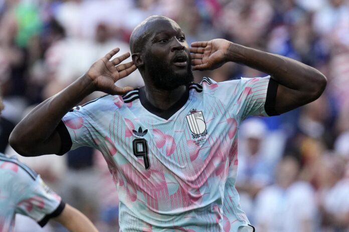 El belga Romelu Lukaku celebra el gol que sella el 1-4 en el partido contra Estdaos Unidos, correspondiente a los octavos de final del Mundial de Estados Unidos, México y Canadá, disputado este lunes. EFE/STEPHEN BRASHEAR
