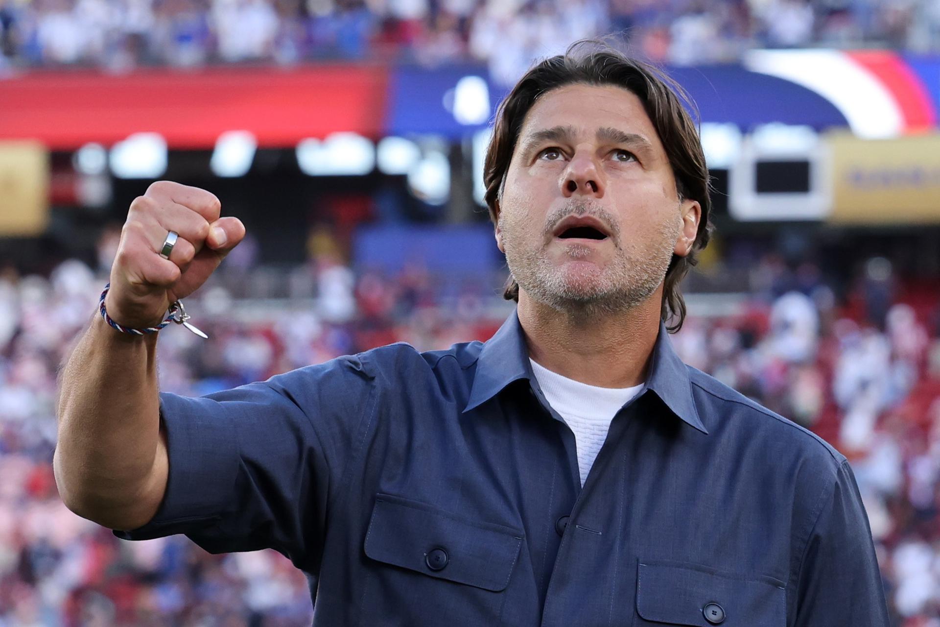 Fotografía del 2 de julio de 2026 en la que se observa al seleccionador de Estados Unidos, Mauricio Pochettino, al celebrar la victoria del equipo en el partido de los dieciseisavos de  final del Mundial 2026 entre Estados Unidos y Bosnia y Herzegovina en San Francisco, California (EE.UU.). EFE/BENJAMIN FANJOY
