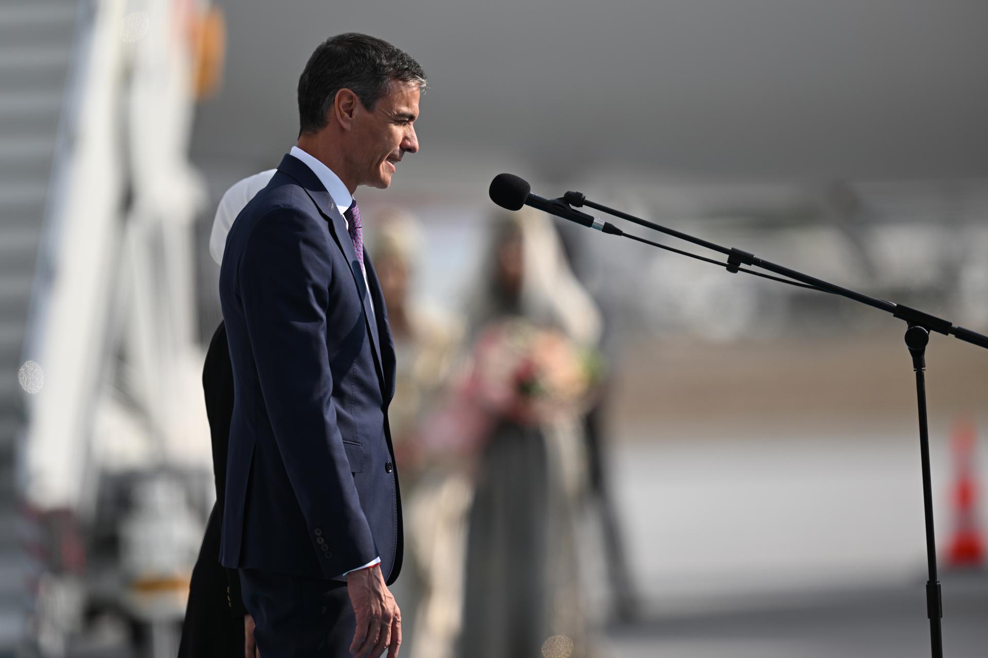 El presidente del Gobierno español, Pedro Sánchez, llega al aeropuerto de Ankara antes de la Cumbre de Jefes de Estado y de Gobierno de la OTAN 2026 en Ankara, Turquía, el 07 de julio de 2026. La cumbre se celebra los días 07 y 08 de julio y se centra en fortalecer la producción industrial de defensa y asegurar la ayuda militar a largo plazo para Ucrania. (Turquía, Ucrania) EFE/EPA/MUHAMMED ABDULLAH KURTAR / POOL
