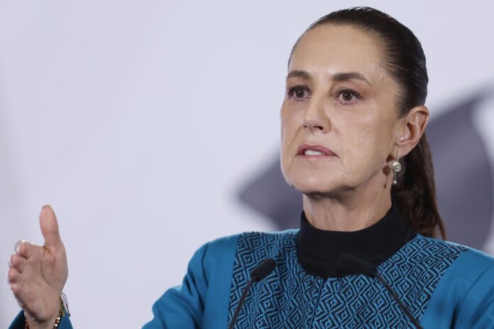 La presidenta de México, Claudia Sheinbaum, habla durante una rueda de prensa este martes, en el Palacio Nacional de Ciudad de México (México). EFE/Sáshenka Gutiérrez
