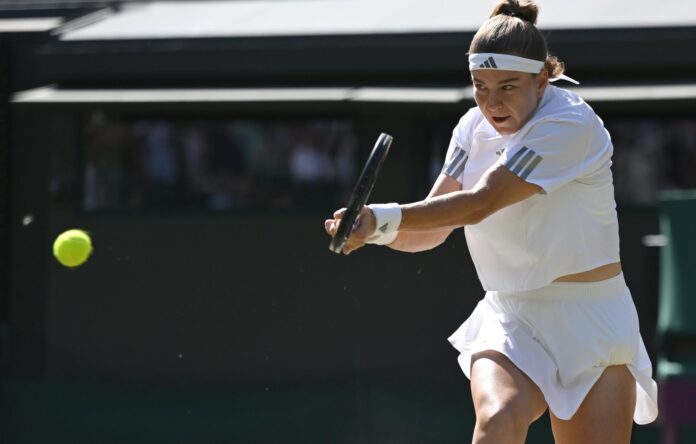 La checa Karolina Muchova acabó con las expectativas de la japonesa Naomi Osaka, en cuartos de Wimbledon. EFE/EPA/DANIEL HAMBURY
