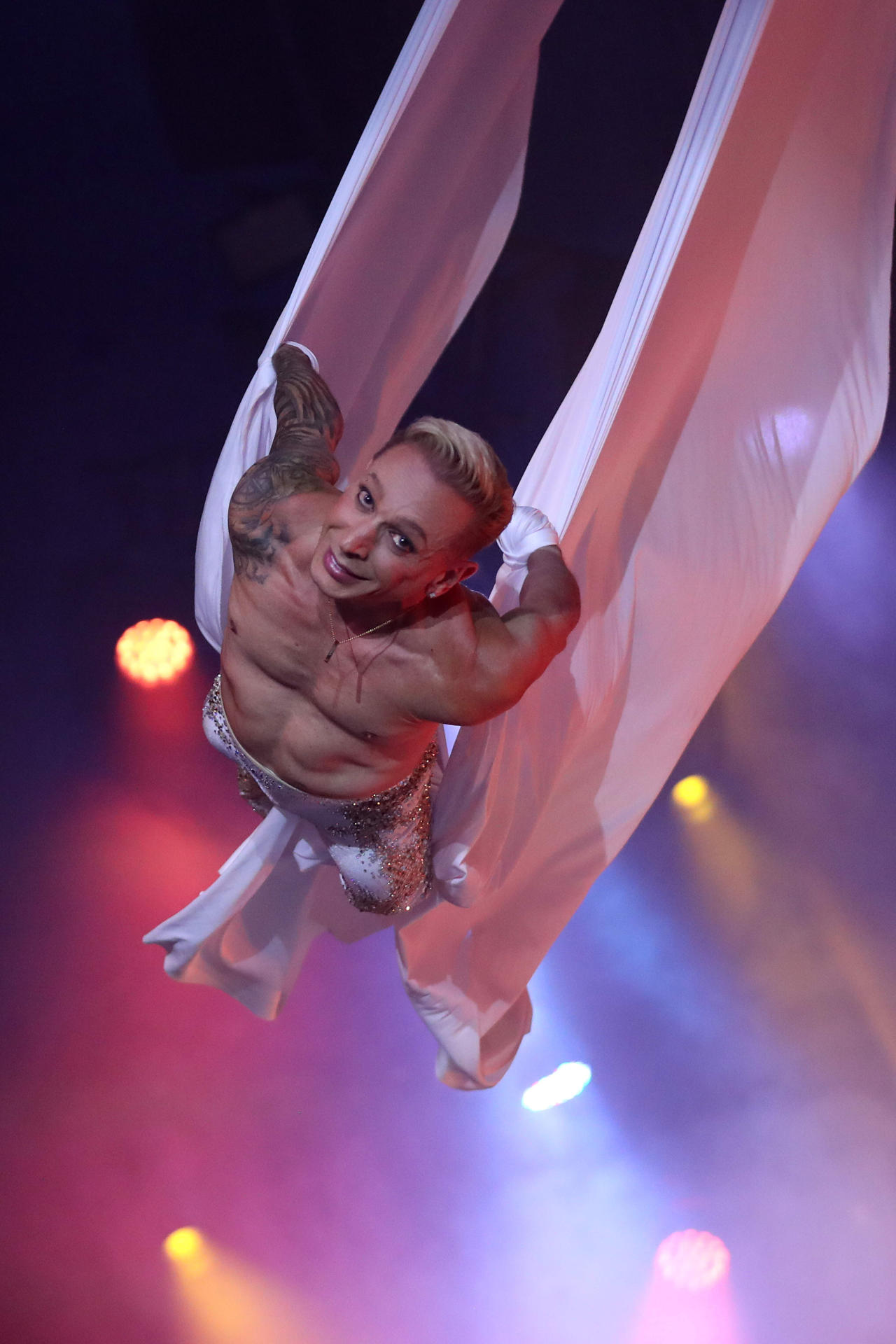 El acróbata de Brasil Alan Silva participa durante la presentación a la prensa del festival internacional de circo Pulso este 7 de julio de 2026, en Lima (Perú). EFE/Paolo Aguilar
