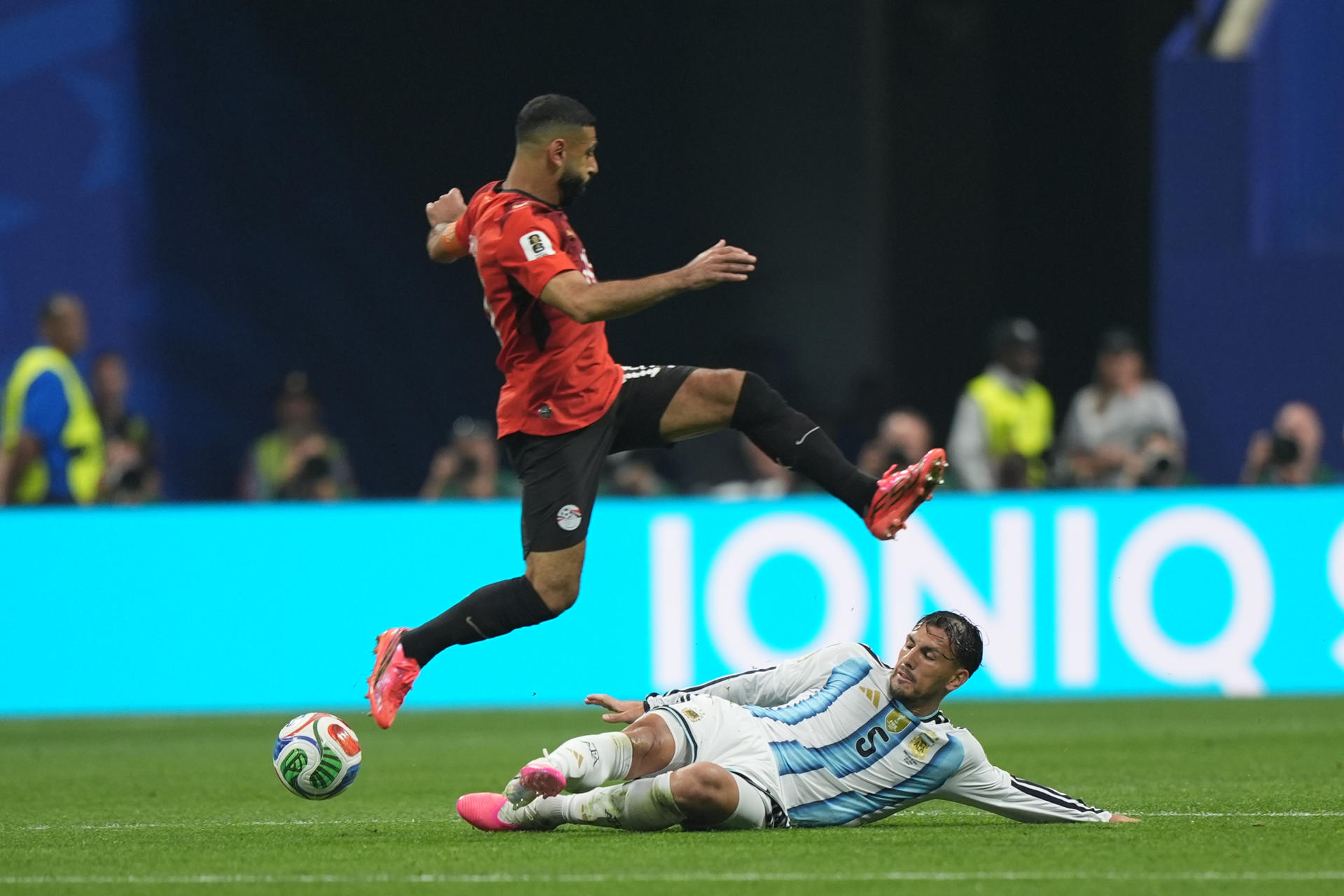 El jugador de la selección Argentina Leandro Paredes durante el partido de octavos de final del Mundial 2026 entre Argentina y Egipto en el Atlanta Stadium de Atlanta (EE.UU.). EFE/ Alberto Boal
