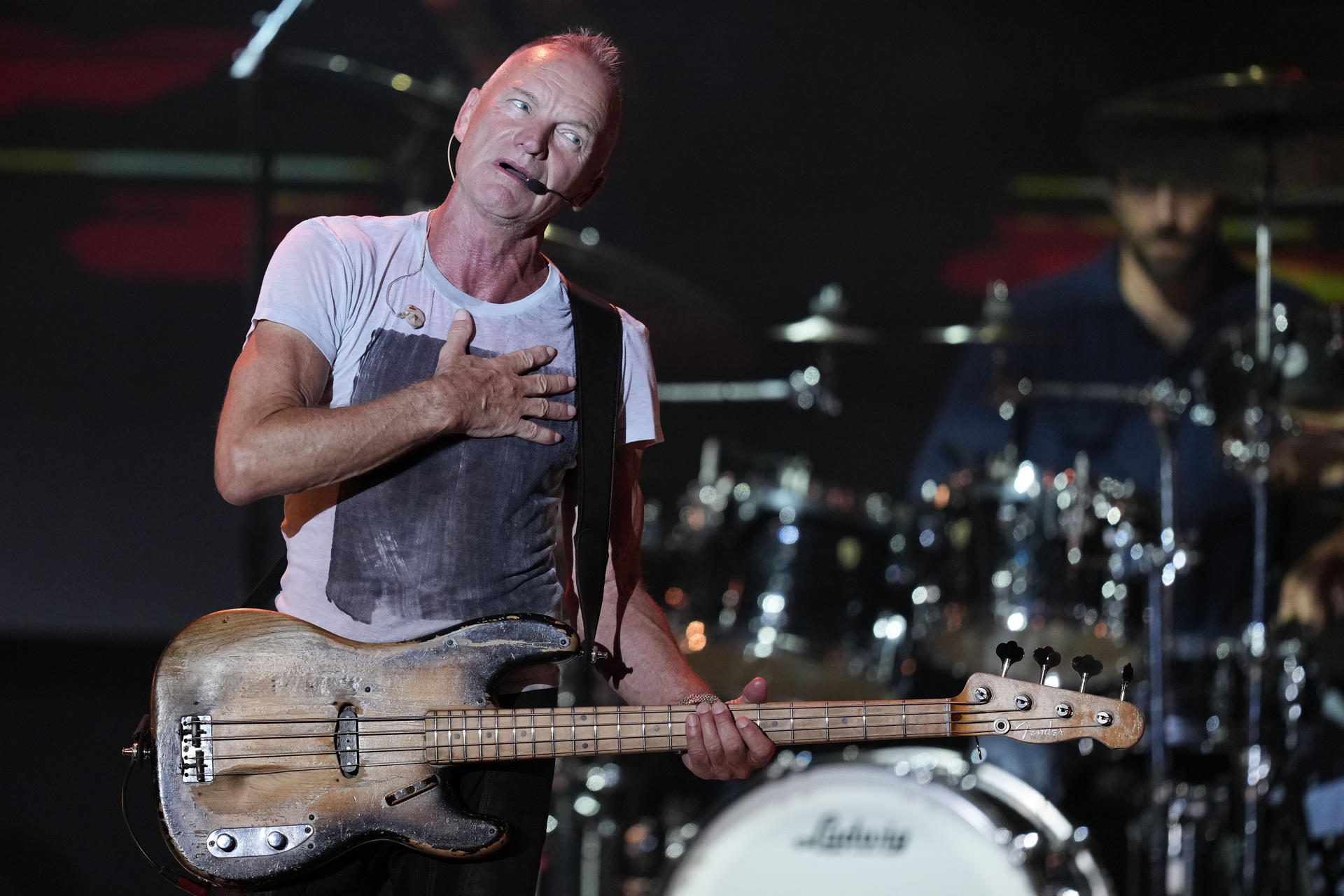 El cantante británico Sting, durante el concierto de su gira mundial STING 3.0. ofrecido este martes en Barcelona, en el marco del Festival Les Nits Occident. EFE/Enric Fontcuberta
