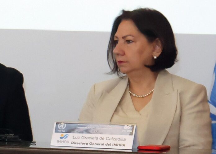 Fotografía de archivo en la que se captó a la directora general del Instituto de Meteorología e Hidrología de Panamá (IMHPA), Luz Graciela de Calzadilla, durante una conferencia, en Ciudad de Panamá (Panamá). EFE/Gabriel Rodríguez
