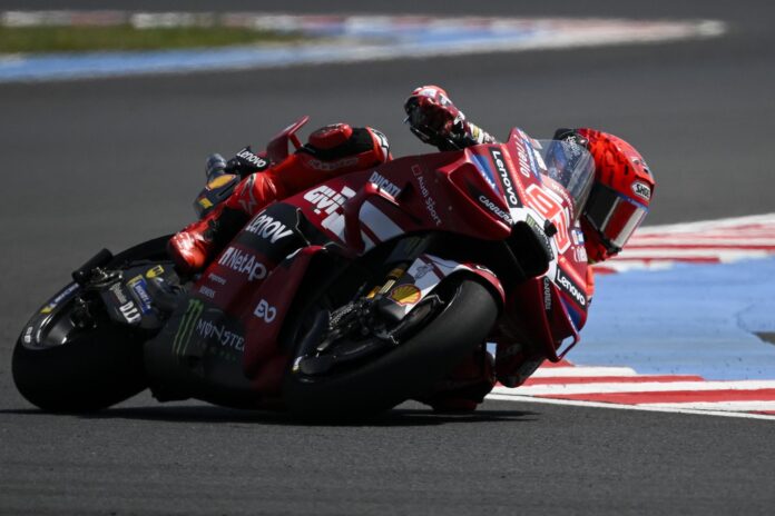 Fotografía del pasado 7 de junio, en la que puede verse al piloto español Marc Márquez, durante una prueba del Mundial de MotoGP. EFE/ Boglarka Bodnar *Prohibido su uso en Hungría*
