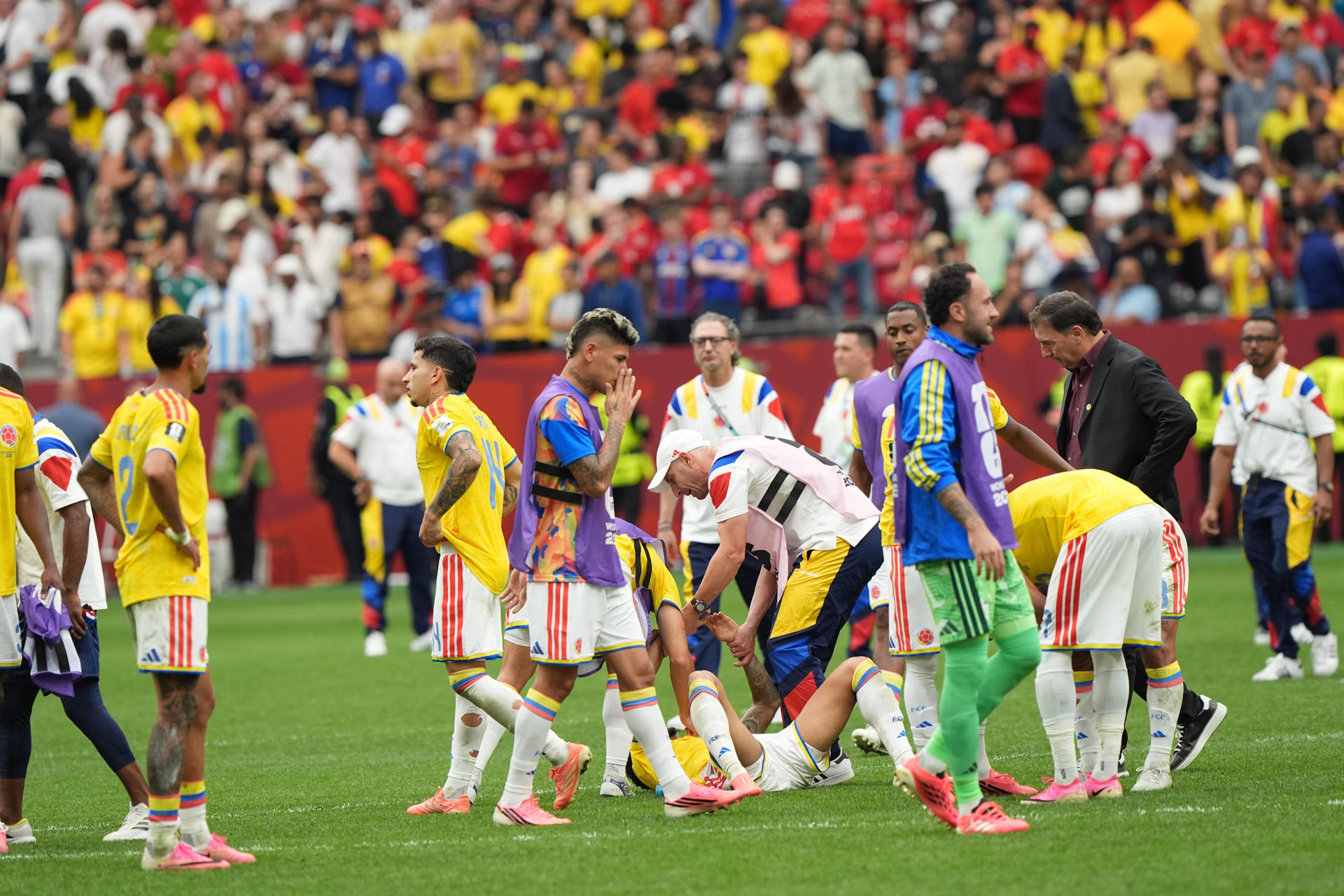 Jugadores de Colombia se lamentan al finalizar el partido de los octavos de final del Mundial de la FIFA 2026 ante Suiza en el estadio BC Place en Vancouver (Canadá). EFE/ Omar Alonso
