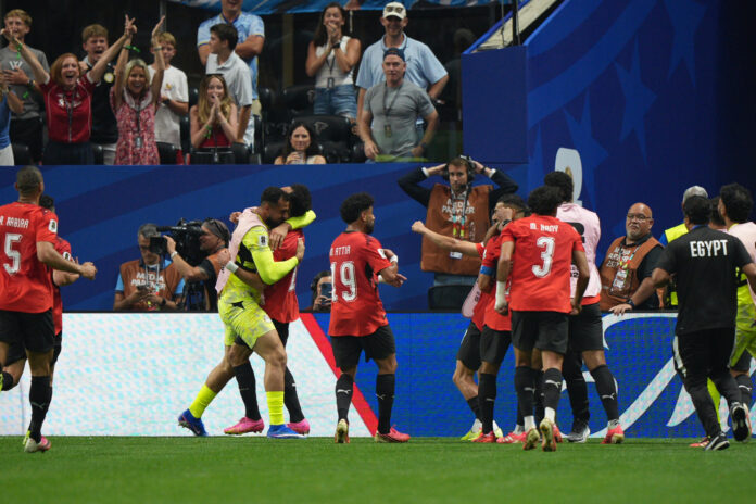 El delantero egipcio Mostafa Ziko celebra tras anotar el segundo gol del equipo durante el partido de octavos de final del Mundial 2026 entre Argentina y Egipto, en el Atlanta Stadium. EFE/ Alberto Boal
