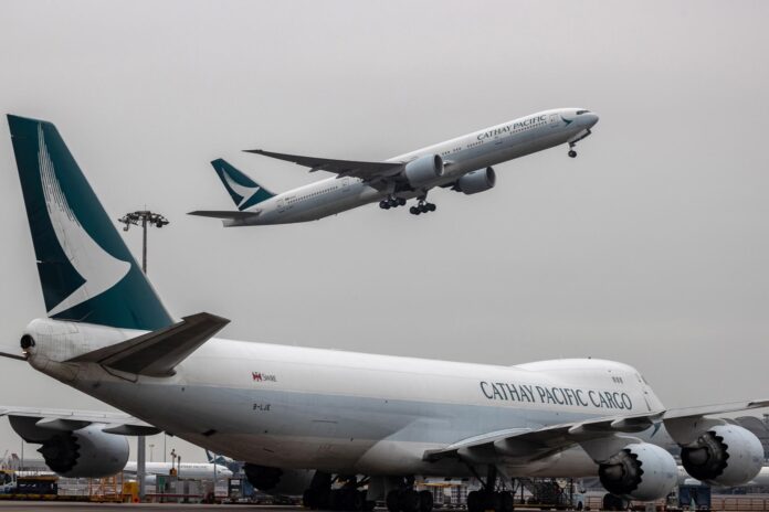 Fotografía de archivo de aviones de la aerolínea Cathay Pacific. 
EFE/EPA/JEROME FAVRE
