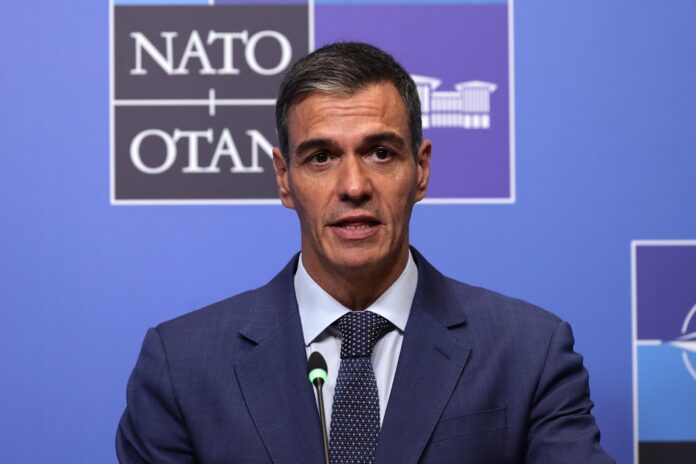El primer ministro español Pedro Sánchez habla durante una rueda de prensa en la cumbre de la OTAN 2026 en Ankara, Turquía, 08 de julio de 2026. La cumbre de la OTAN se lleva a cabo del 07 al 08 de julio. (Turquía) EFE/EPA/NECATI SAVAS
