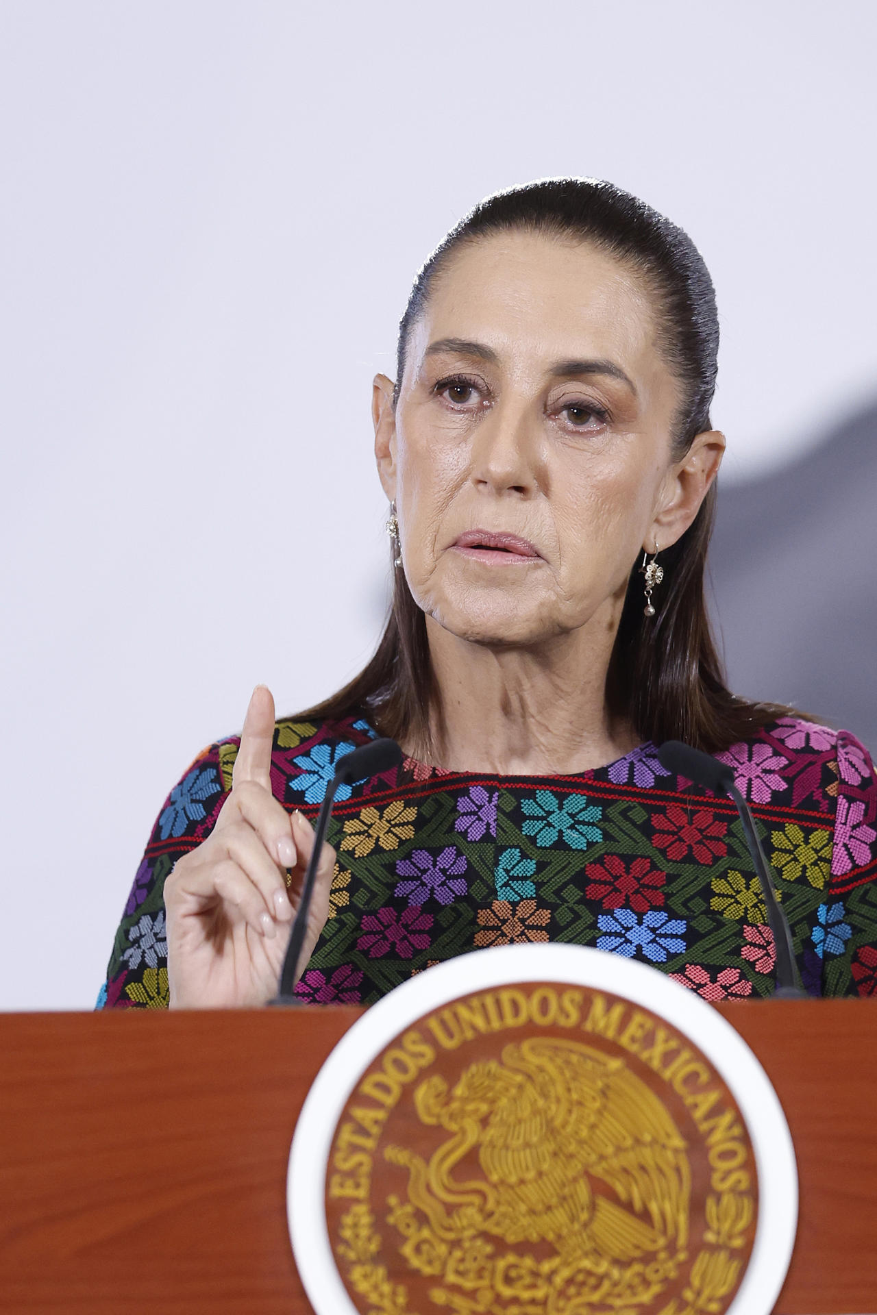 La presidenta de México, Claudia Sheinbaum, habla durante una rueda de prensa este miércoles en Palacio Nacional de la Ciudad de México (México). EFE/Sáshenka Gutiérrez
