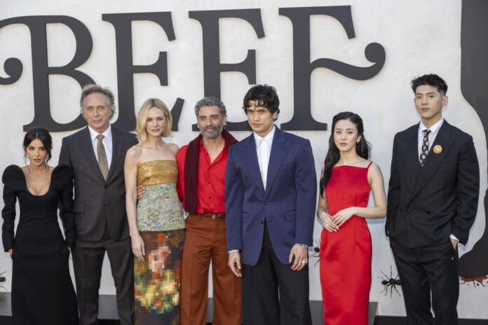 Fotografía de archivo de actores y realizadores de la miniserie 'Beef'. EFE/EPA/JILL CONNELLY
