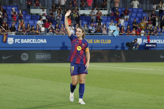 Foto de archivo de la centrocampista Alexia Putellas durante su despedida de la afición del Barcelona . EFE/Marta Pérez
