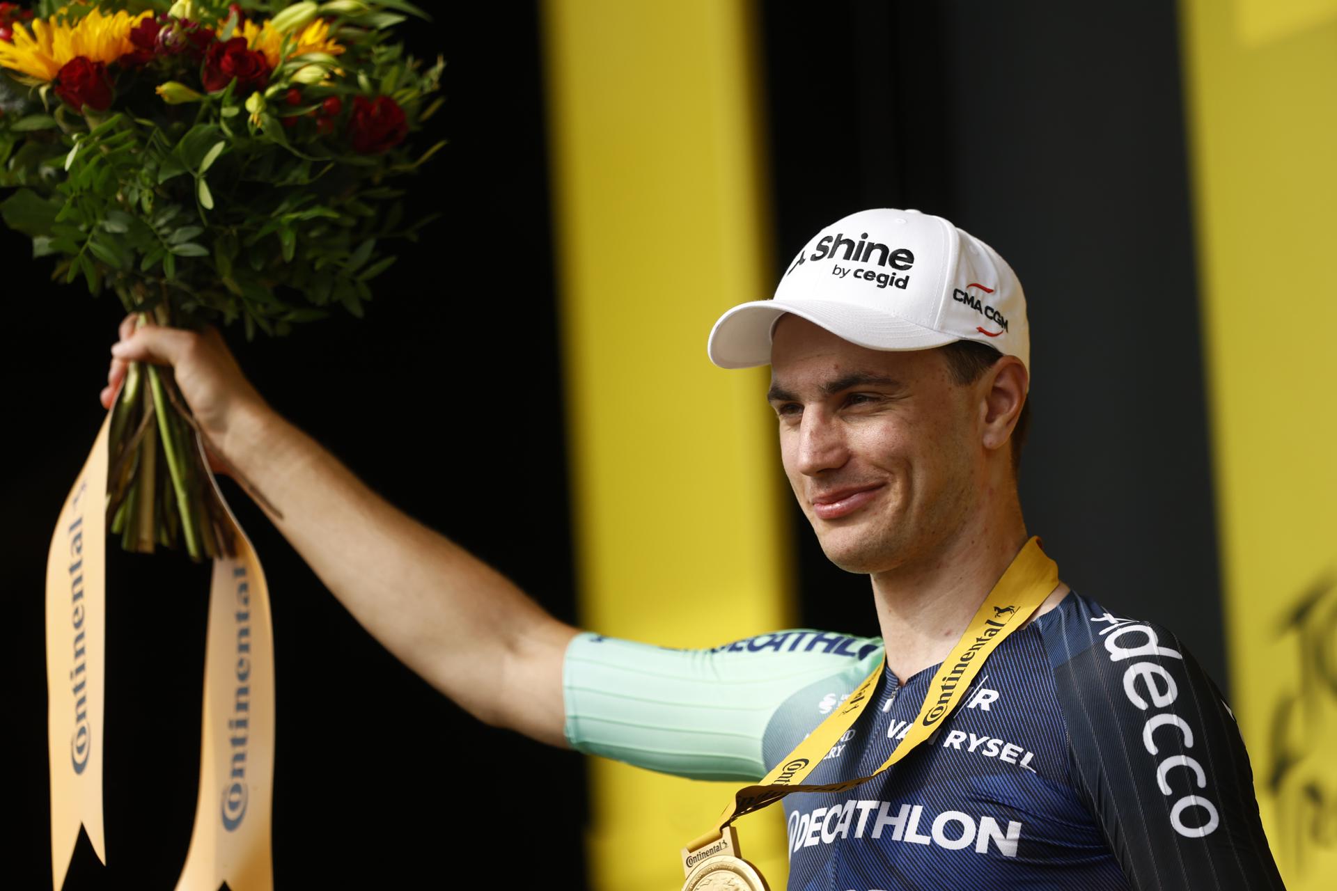 El neerlandés Olav Kooij sorprendió a los grandes favoritos con una victoria en el primer 'sprint' del Tour de Francia. EFE/EPA/YOAN VALAT

