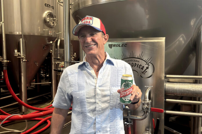 Fotografía del 02 de julio de 2026 que muestra al dueño y presidente ejecutivo de la ⁠Cervecería La Tropical, Manny Portuondo, posando para EFE durante una entrevista en las instalaciones de la compañía, en el barrio de Winwood en Miami, Florida, (Estados Unidos). EFE/ Pablo Urbón
