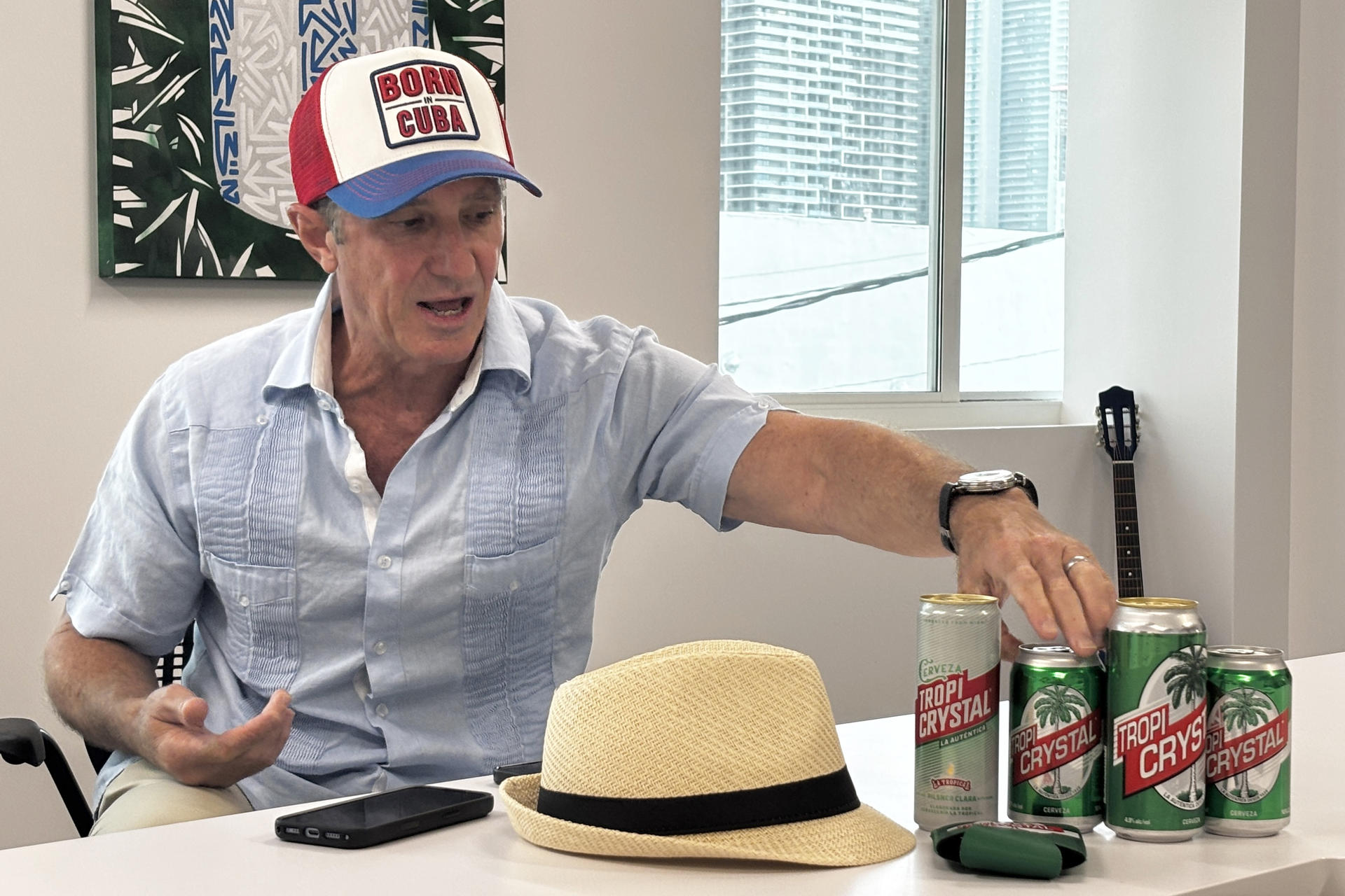 Fotografía del 02 de julio de 2026 que muestra al dueño y presidente ejecutivo de la ⁠Cervecería La Tropical, Manny Portuondo, hablando con EFE durante una entrevista en las instalaciones de la compañía, en el barrio de Winwood en Miami, Florida, (Estados Unidos). EFE/ Pablo Urbón
