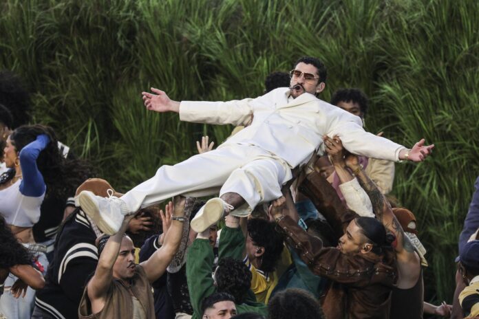 El cantante puertorriqueño Bad Bunny actúa en el espectáculo de medio tiempo del Super Bowl LX entre los New England Patriots y los Seattle Seahawks en el Levi's Stadium de Santa Clara, California, (EE.UU.). Imagen de archivo. EFE/ Chris Torres NO VENTAS ZONA EPA
