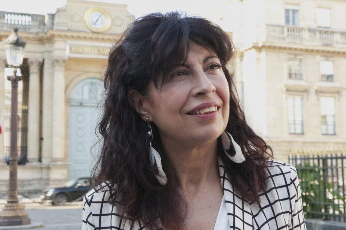 La ministra de Igualdad, Ana Redondo, durante su visita de este miércoles a París (Francia) para participar en una mesa sobre las tecnologías digitales y el futuro de la economía del cuidado durante el Foro de la Igualdad de Género de la Organización para la Cooperación y el Desarrollo Económico (OCDE). Redondo mostró preocupación por la falta de los consensos políticos que permitieron importantes avances en la igualdad entre hombres y mujeres, y en cuestiones anexas como los cuidados, por la irrupción de la extrema derecha. EFE/ Edgar Sapiña Manchado

