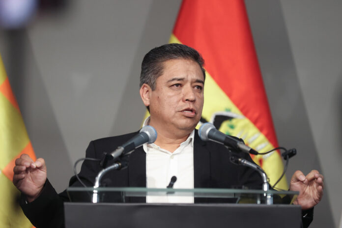 Fotografía de archivo en la que se captó al portavoz de la Presidencia de Bolivia, José Luis Gálvez, durante una rueda de prensa, en La Paz (Bolivia). EFE/Luis Gandarillas
