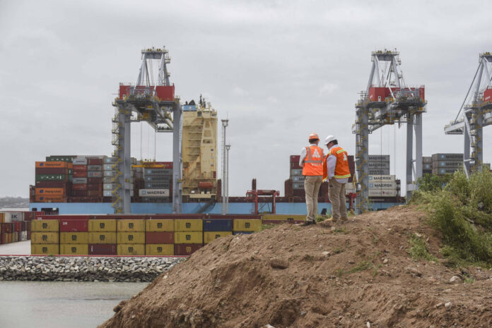 Fotografía de archivo de una vista general de la Terminal Cuenca del Plata (TCP), en el puerto de Montevideo (Uruguay). EFE/Sofía Torres
