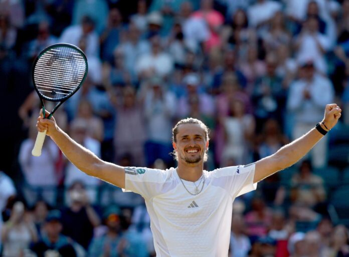 El tenista alemán Alexander Zverev, tras ganar al estadounidense Taylor Fritz en cuartos de final de Wimbledon. EFE/ NEIL HALL
