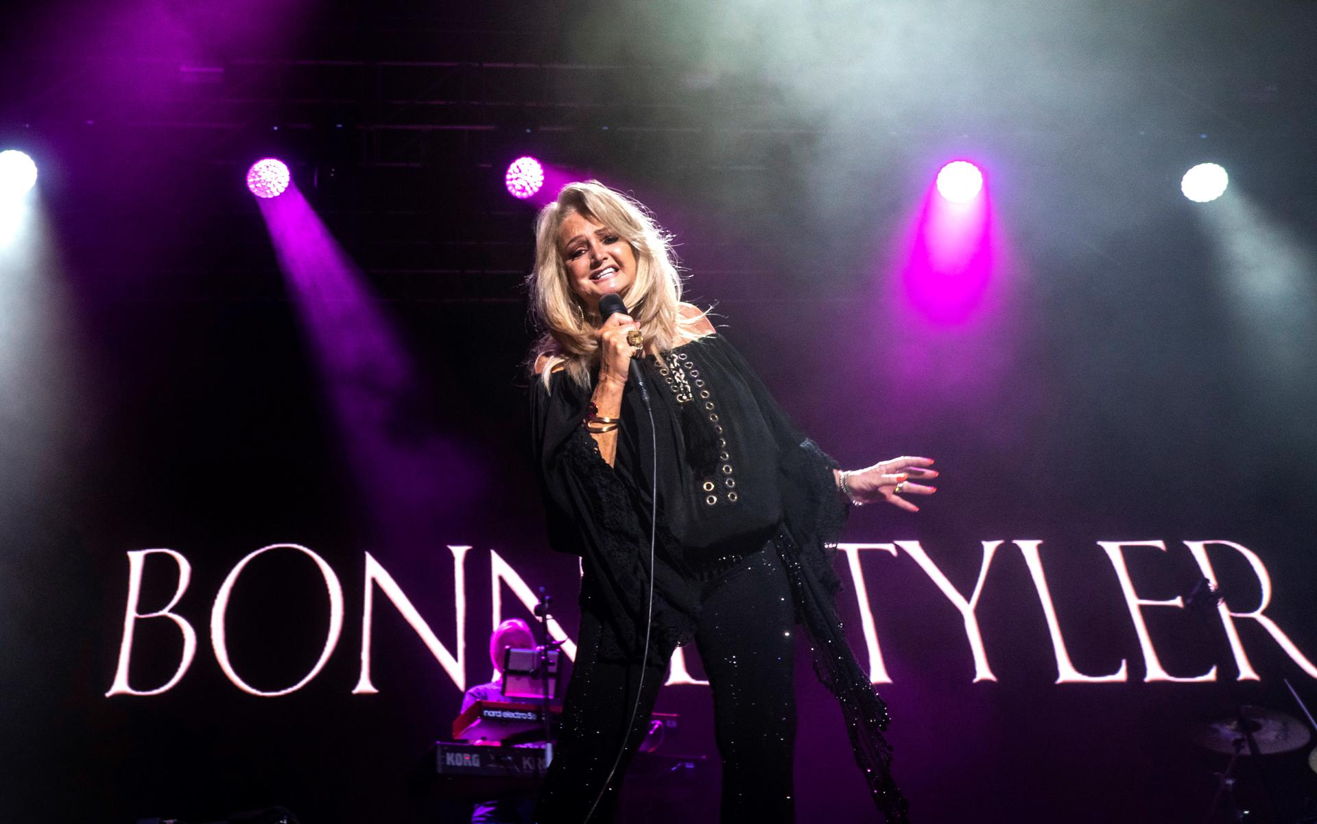Fotografía de archivo, tomada en Santander el 09/08/2021, de la cantante galesa Bonnie Tyler, conocida sobre todo por su éxito 'Total Eclipse of the Heart', que ha muerto este jueves a los 75 años, según un comunicado publicado en su página web. EFE/Román Aguilera

