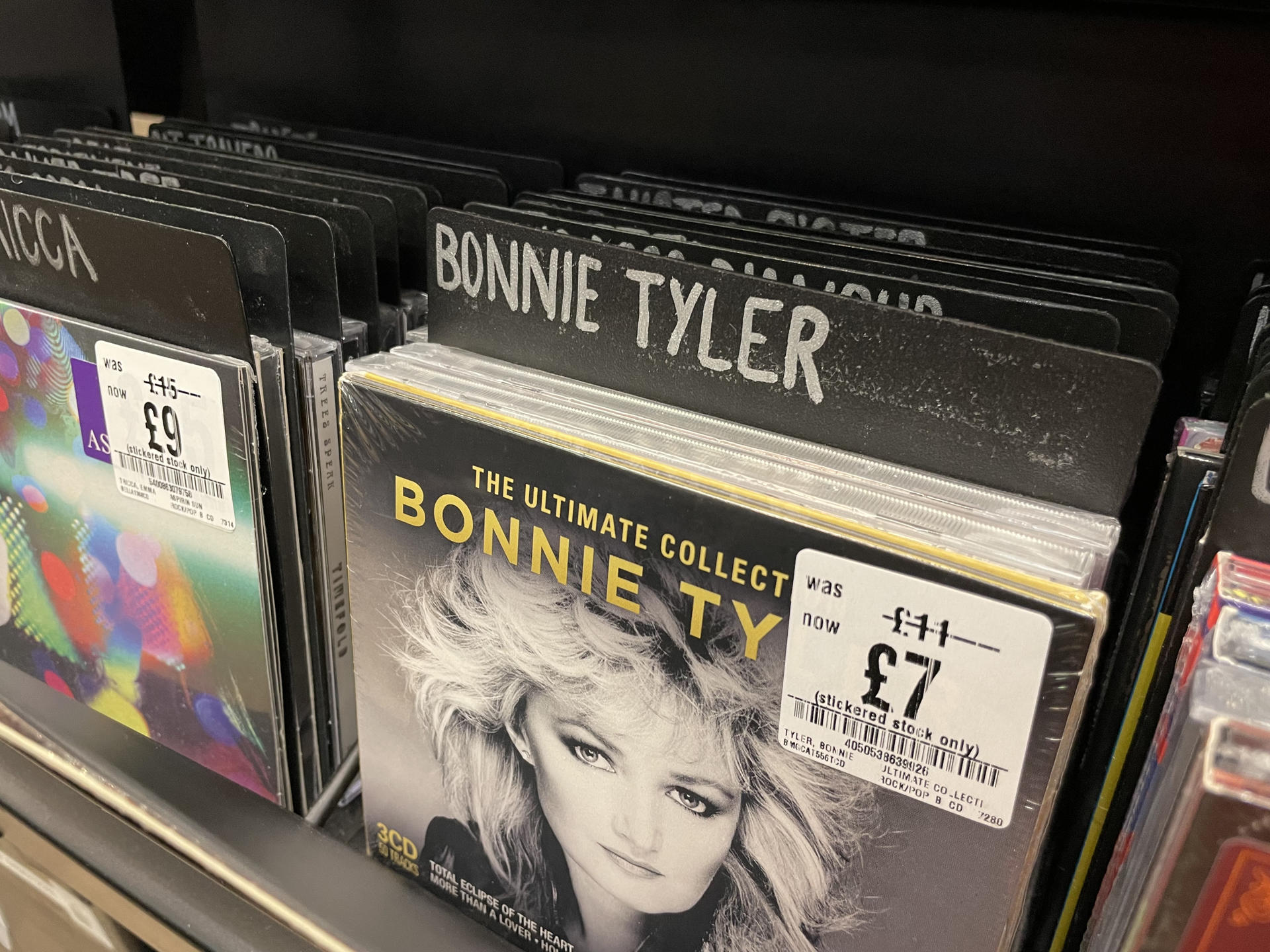 Vista de la venta de los discos de Bonnie Tyler en una tienda este jueves de Londres. EFE/ Luis Campello

