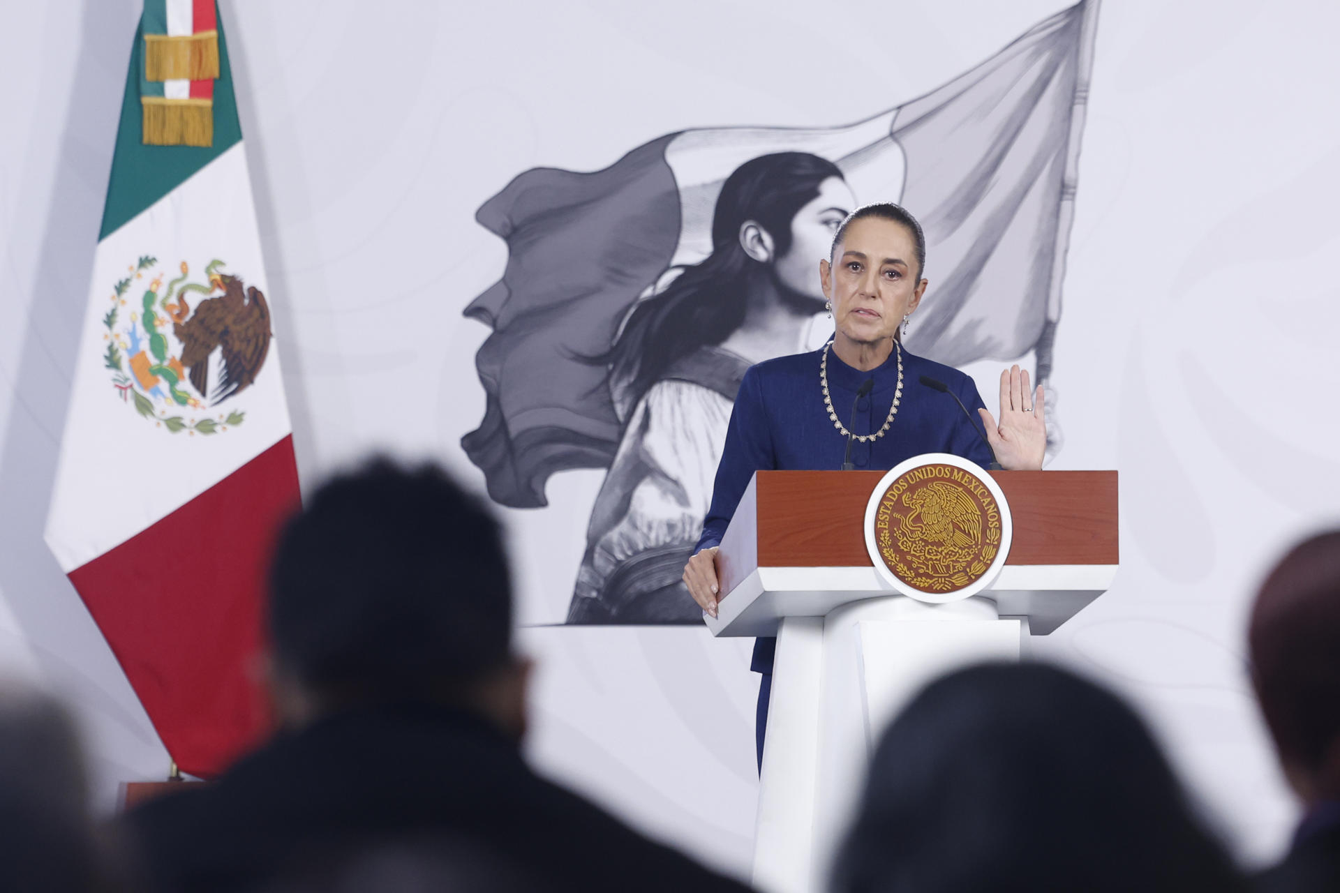 La presidenta de México, Claudia Sheinbaum, habla durante una rueda de prensa este jueves en Palacio Nacional de la Ciudad de México (México). EFE/Sáshenka Gutiérrez