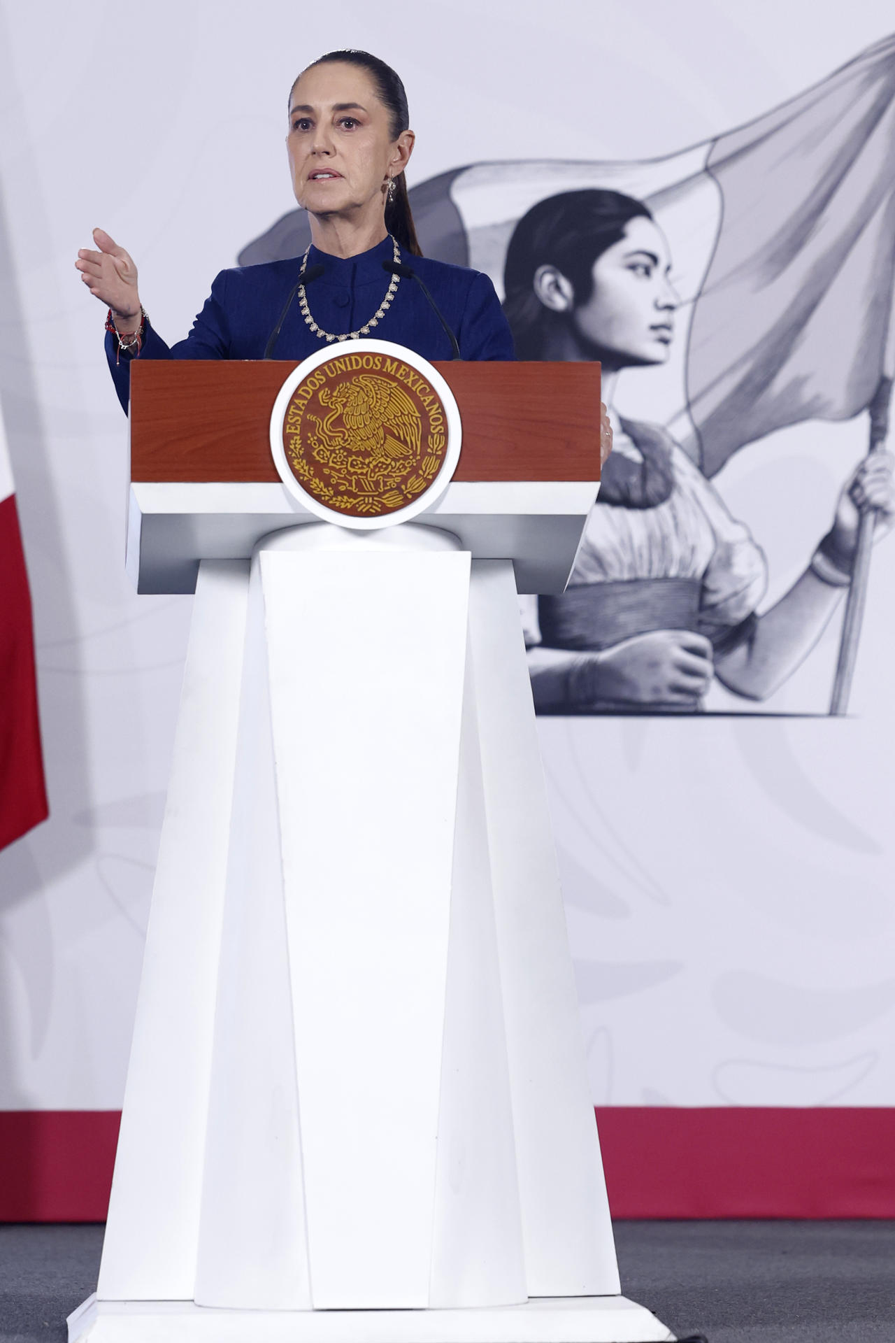 La presidenta de México, Claudia Sheinbaum, habla durante una rueda de prensa este jueves en Palacio Nacional de la Ciudad de México (México). EFE/Sáshenka Gutiérrez