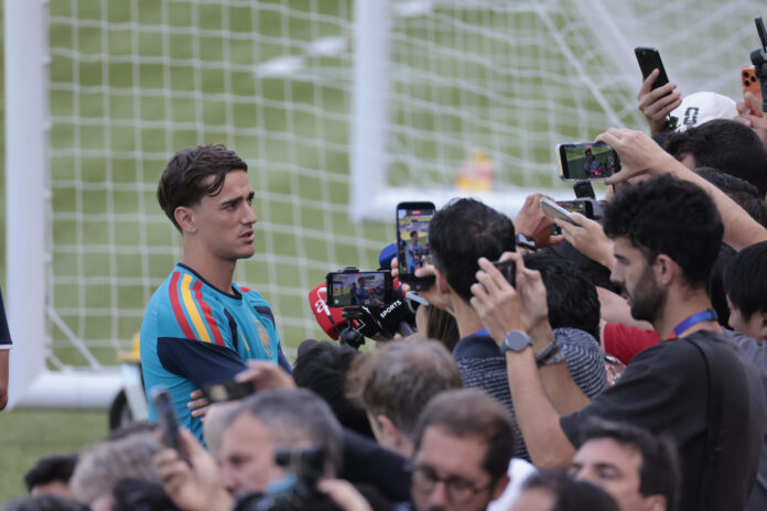El centrocampista Gavi durante el entrenamiento de la selección española de fútbol, este jueves en Los Ángeles, en la víspera del partido de cuartos de final del Mundial 2026 que le enfrenta a Bélgica. EFE/ Lavandeira Jr

