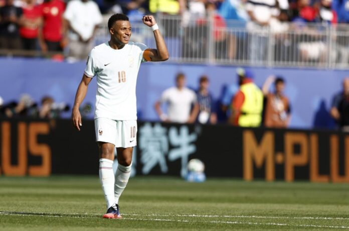 Kylian Mbappé, de Francia, celebra tras marcar el 1-0 durante el partido de cuartos de final de la Copa Mundial de la FIFA 2026. EFE/EPA/WILL OLIVER
