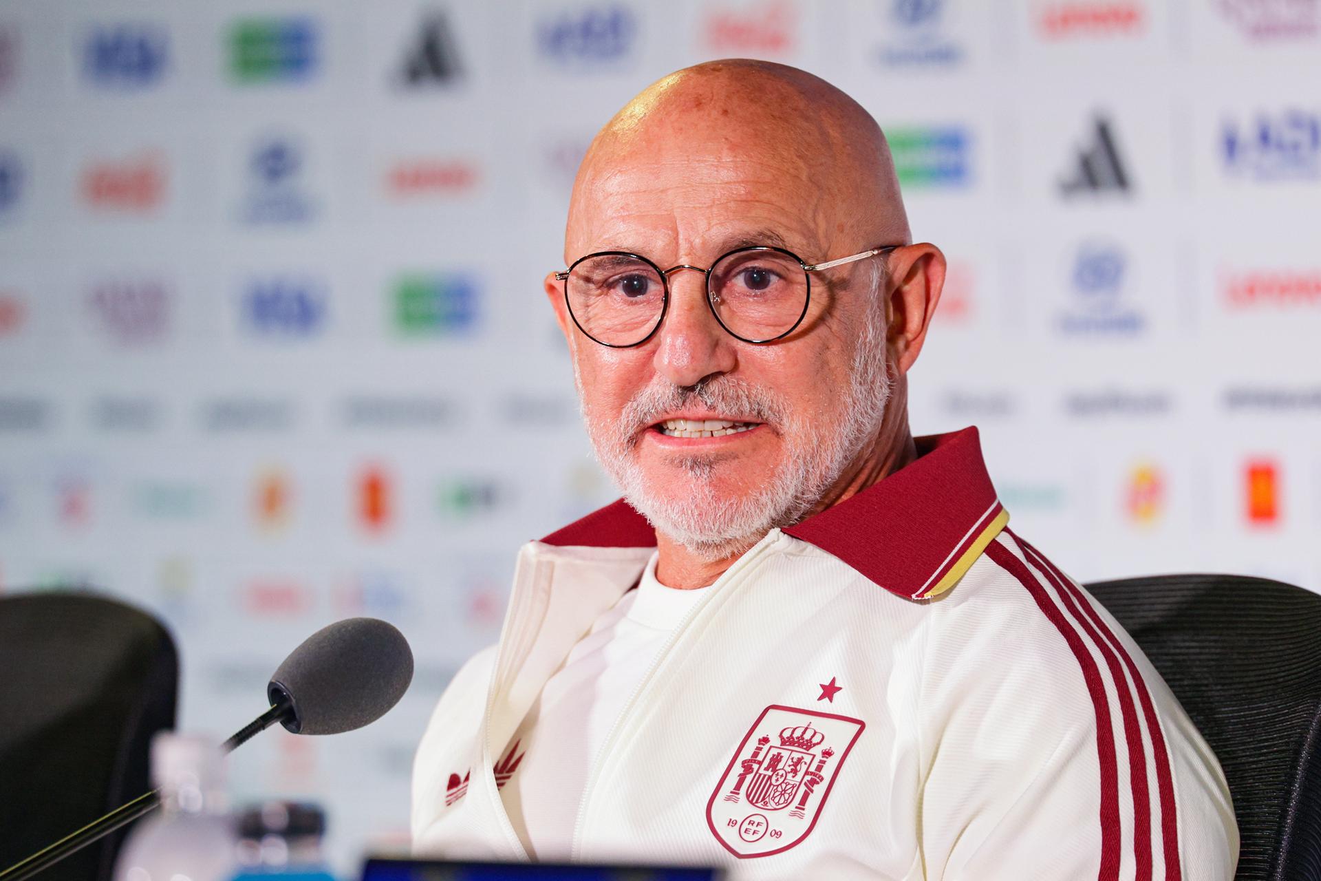 El seleccionador español, Luis de la Fuente, afirmó este jueves en Inglewood que su equipo llega “en una situación ideal” a los cuartos de final del Mundial ante Bélgica. EFE/EPA/CHRIS TORRES