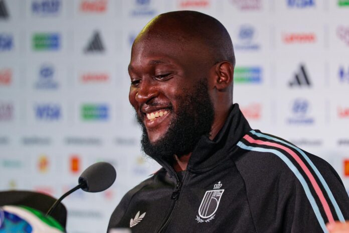 El delantero belga Romelu Lukaku habla del partido ante España durante la rueda de prensa previa. EFE/EPA/CHRIS TORRES
