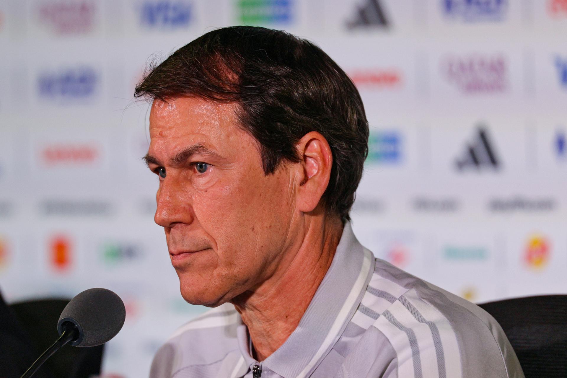Rudi García, seleccionador de Bélgica, reconoció este jueves en Inglewood que España, a la que sus pupilos se enfrentarán este viernes en cuartos de final del Mundial, es una selección “más fuerte” que la suya. EFE/ Omar Alonso
