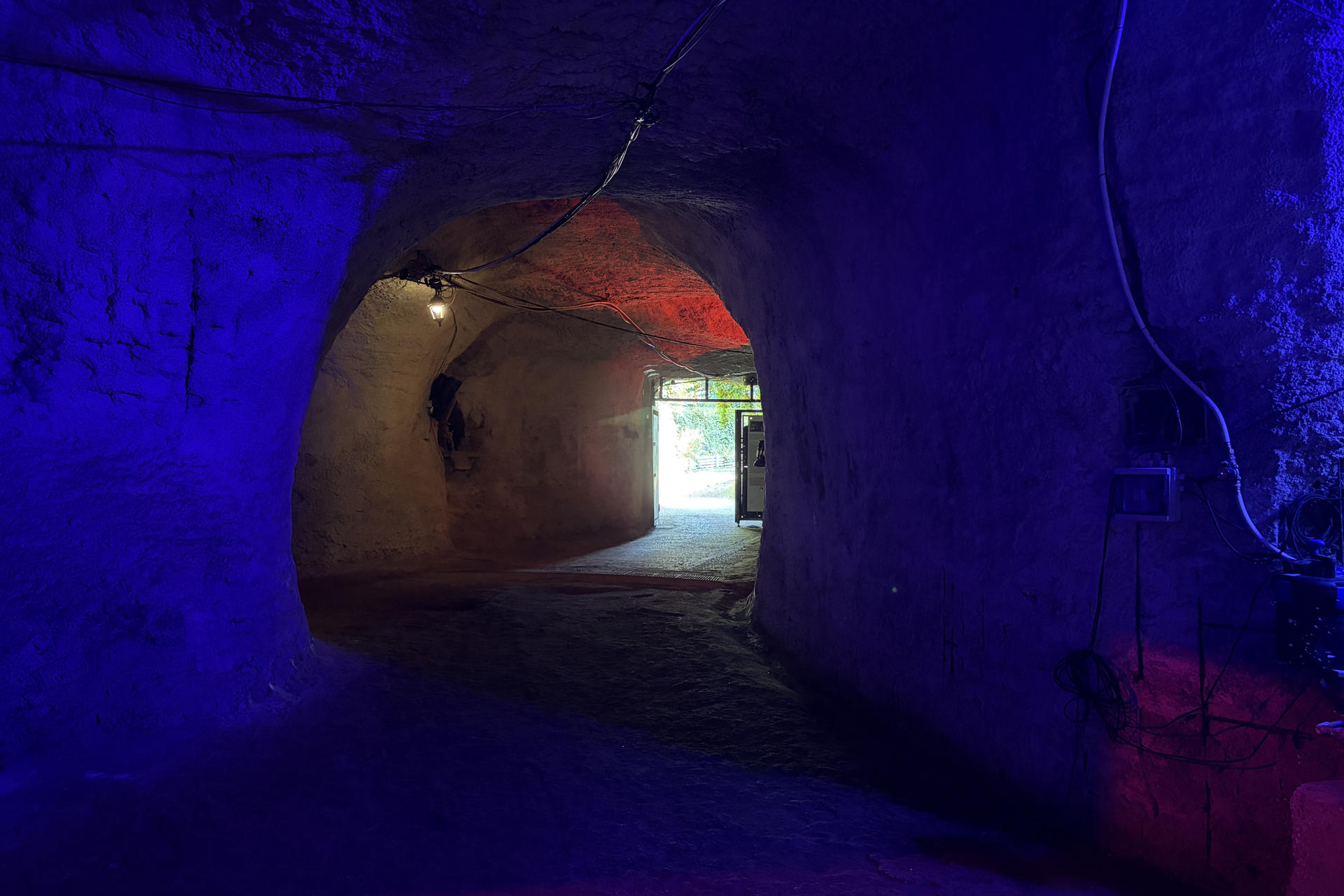 Cantera de la Caffarella de Roma, ejemplo para el proyecto de futuros 'refugios climáticos' que las autoridades de la capital sondean para ofrecer espacios frescos en el futuro ante las olas de calor extremo. Roma ya sondea la posibilidad de convertir en 'refugios climáticos' algunas grutas bajo su subsuelo... aunque antes de disfrutar de su frescor habrá que analizarlas y, sobre todo, garantizar su salubridad. EFE/Gonzalo Sánchez
