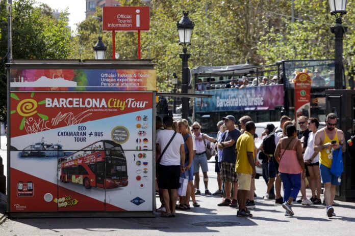 Fotografía de archivo de turistas en Barcelona. EFE/ Quique García
