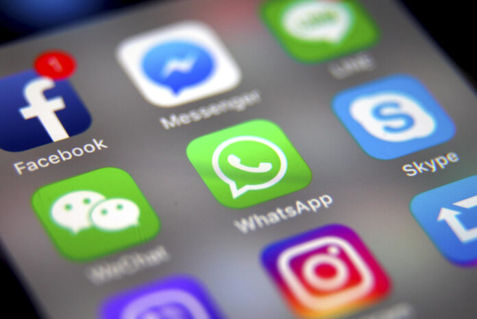 BRUSELAS, 10/07/2026.- La Comisión Europea acusó este viernes a Instagram y Facebook de tener un 