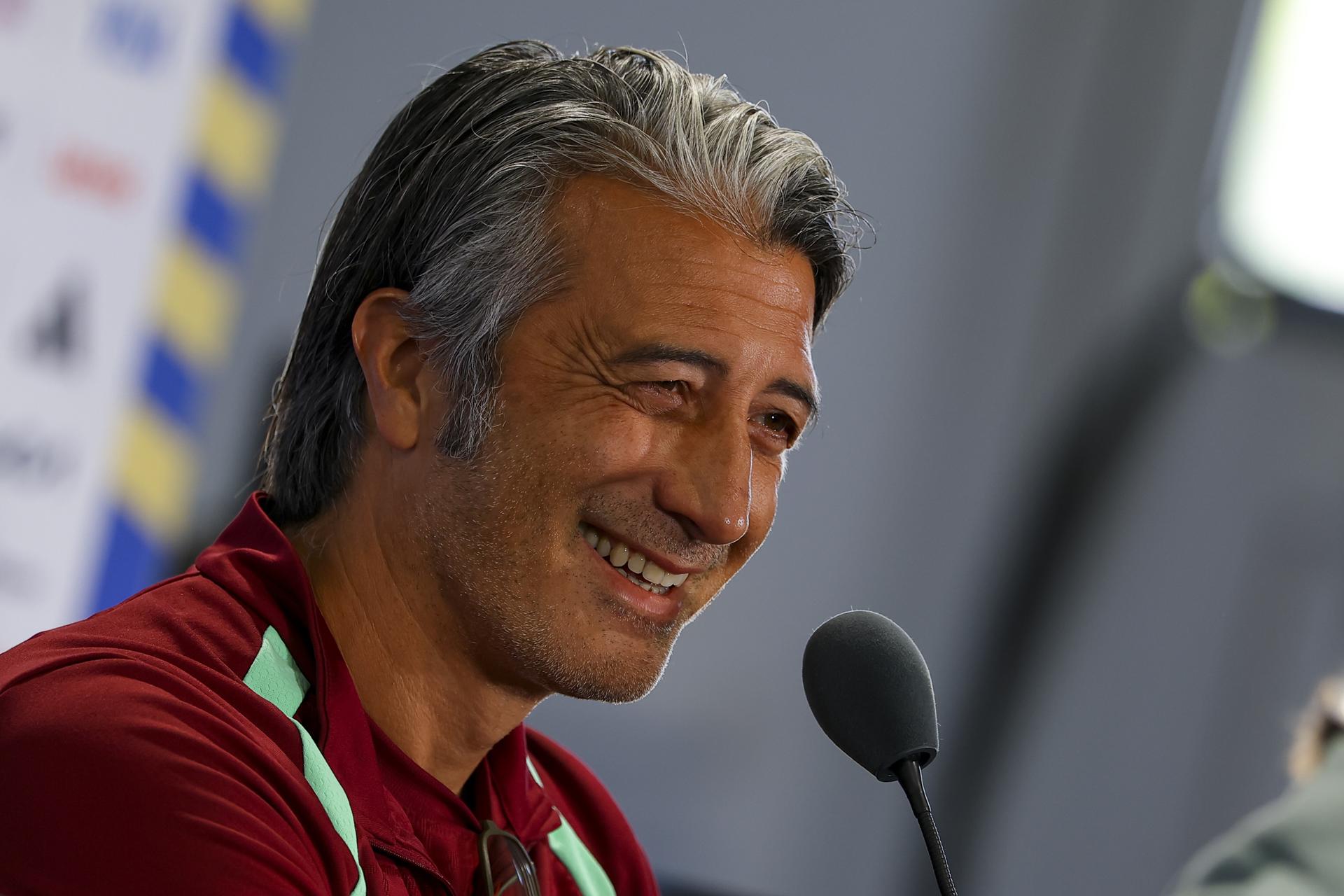 El seleccionador de Suiza, Murat Yakin, asiste a una rueda de prensa en Kansas City, Misuri, EE. UU. EFE/EPA/CHRISTOPHER NEUNDORF
