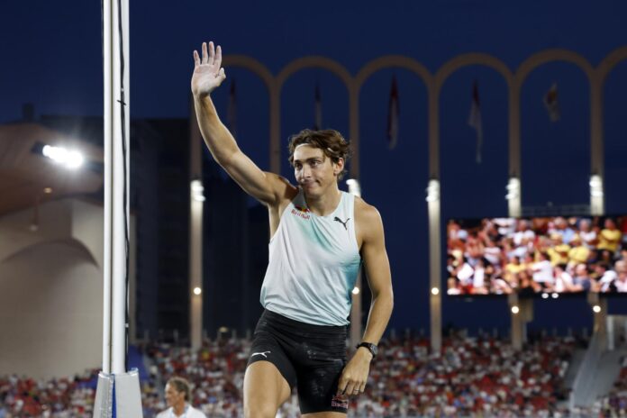 El sueco Armand Duplantis en la Diamond League en Monaco. EFE/EPA/SEBASTIEN NOGIER
