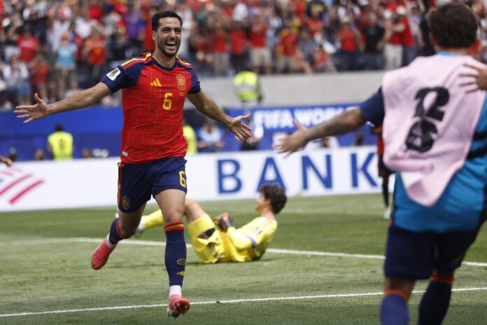 Mikel Merino (i) de España anota un gol este viernes, en un partido de cuartos de final del Mundial de la FIFA 2026 entre España y Bélgica en el estadio SoFi en Los Ángeles (Estados Unidos) EFE/EPA/CHRISTOPHER TORRES

