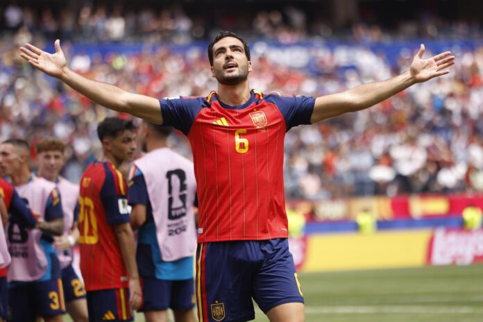 Mikel Merino (i) de España celebra un gol este viernes, en un partido de cuartos de final del Mundial de la FIFA 2026 entre España y Bélgica en el estadio SoFi en Los Ángeles (Estados Unidos). EFE/EPA/CHRISTOPHER TORRES
