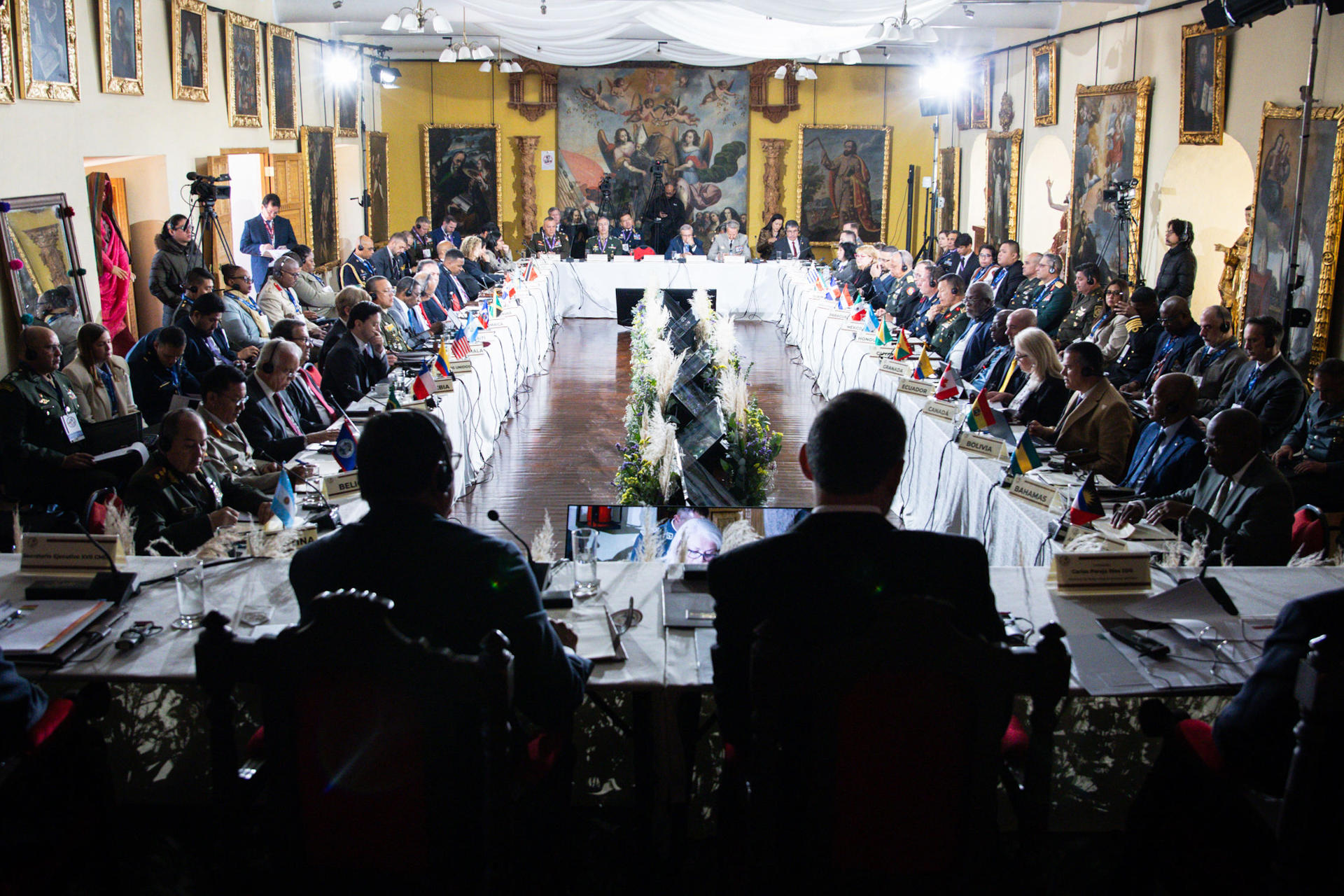 Fotografía cedida por el Ministerio de Defensa de Perú que muestra personas participando en la decimoséptima Conferencia de Ministros de Defensa de las Américas (CMDA) Cusco (Perú). EFE/ Ministerio de Defensa de Perú