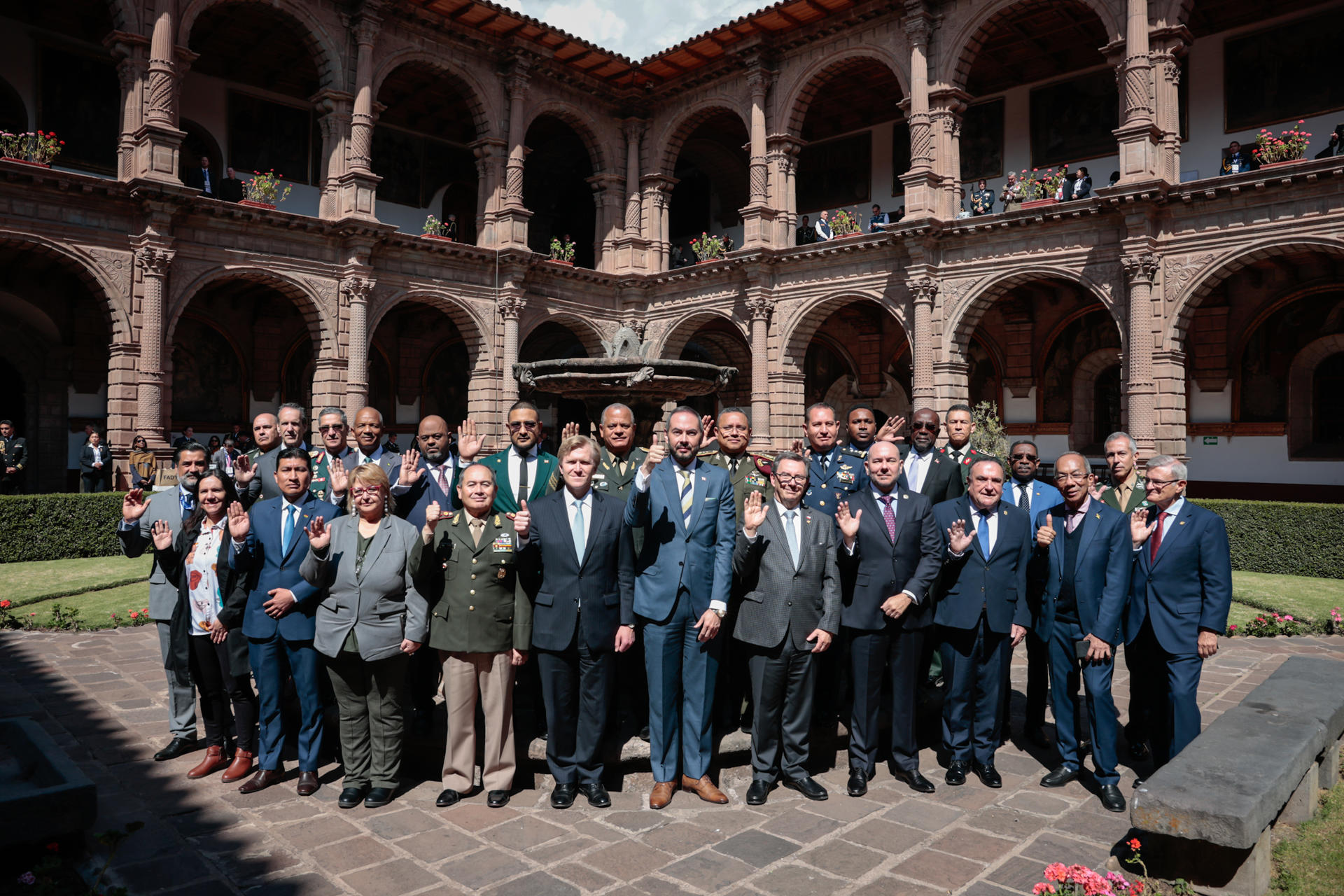 Fotografía cedida por el Ministerio de Defensa de Perú de los participantes de la XVII Conferencia de Ministros de Defensa de las Américas en Cusco (Perú). EFE/ Ministerio de Defensa de Perú