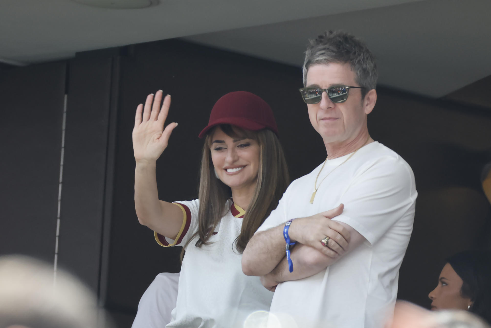 La actriz española Penélope Cruz (i) reacciona este viernes, en un partido de cuartos de final del Mundial de la FIFA 2026 entre España y Bélgica en el estadio SoFi en Los Ángeles (Estados Unidos). EFE/ Lavandeira Jr
