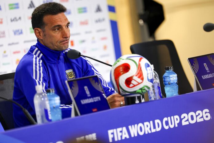 El seleccionador de Argentina, Lionel Scaloni, asiste a una conferencia de prensa en Kansas City este 10 de julio de 2026, antes del partido frente a Suiza del Mundial 2026. EFE/EPA/CHRISTOPHER NEUNDORF
