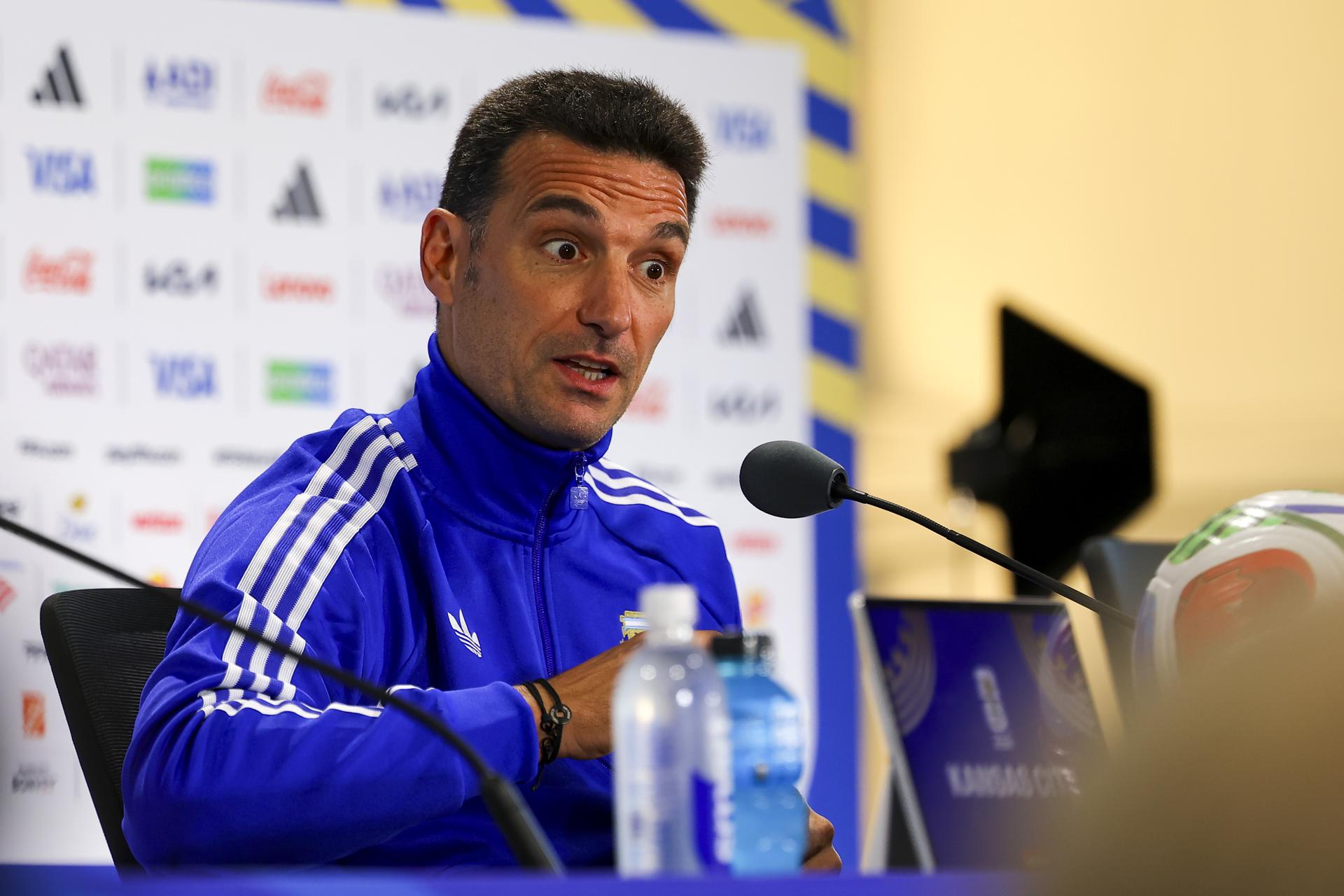 El seleccionador de Argentina, Lionel Scaloni, asiste a una conferencia de prensa en Kansas City este 10 de julio de 2026, antes del partido frente a Suiza del Mundial 2026. EFE/EPA/CHRISTOPHER NEUNDORF
