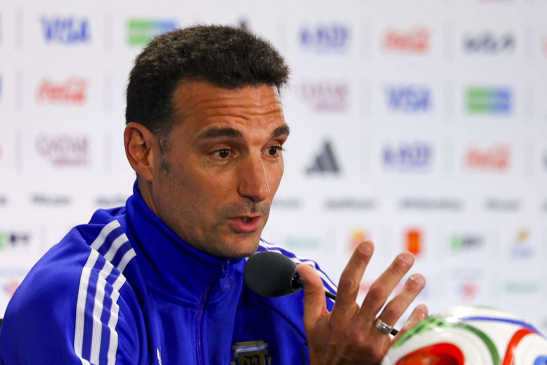 El seleccionador de Argentina, Lionel Scaloni, asiste a una conferencia de prensa en Kansas City este 10 de julio de 2026, antes del partido frente a Suiza del Mundial 2026. EFE/EPA/CHRISTOPHER NEUNDORF
